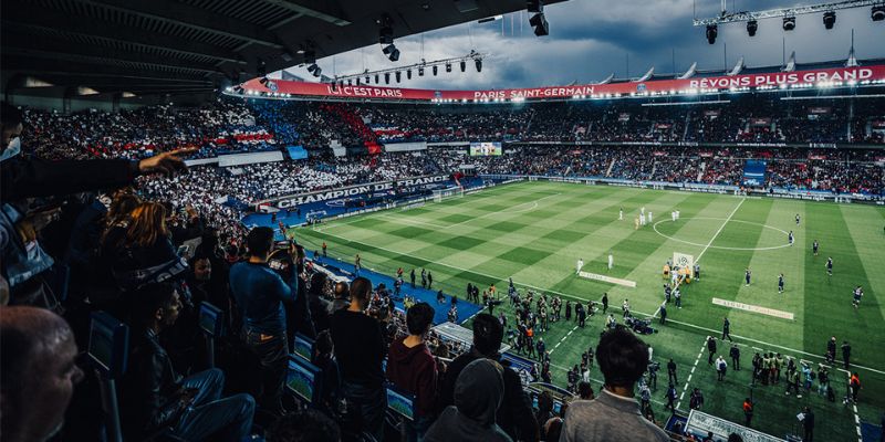 Trải nghiệm bầu không khí cuồng nhiệt tại sân vận động Paris