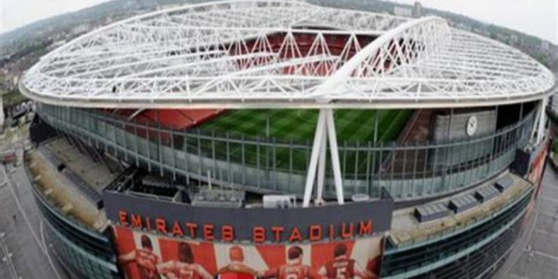 Ảnh khán đài chính có logo Arsenal